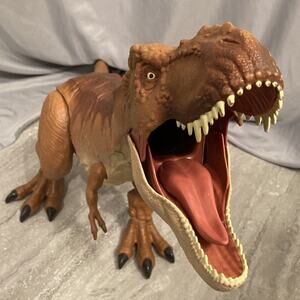 Jurassic World Fallen Kingdom Super Colossal Tyrannosaurus Rex 18" Tall 38" Long